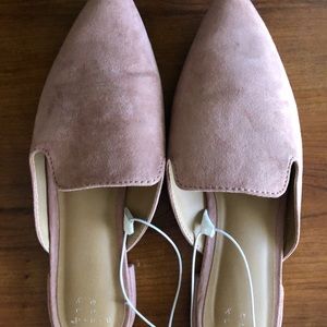 Pointed toe flats